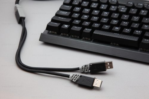 Corsair K65 RGB RAPIDFIRE USBコネクタ