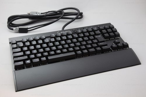 Corsair K65 RGB RAPIDFIRE パームレスト装着時