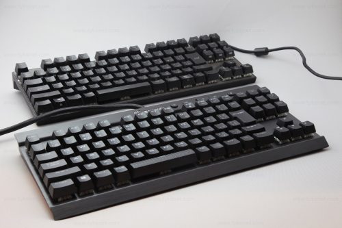 手前：Corsair K65 RGB RAPIDFIRE 奥：MSI VIGOR GK70 SILVER
