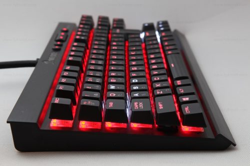 Corsair K65 RGB RAPIDFIRE 側面