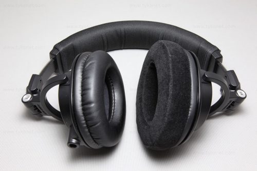 純正イヤーパッド(左)とGeekriaイヤーパッド(右)の比較